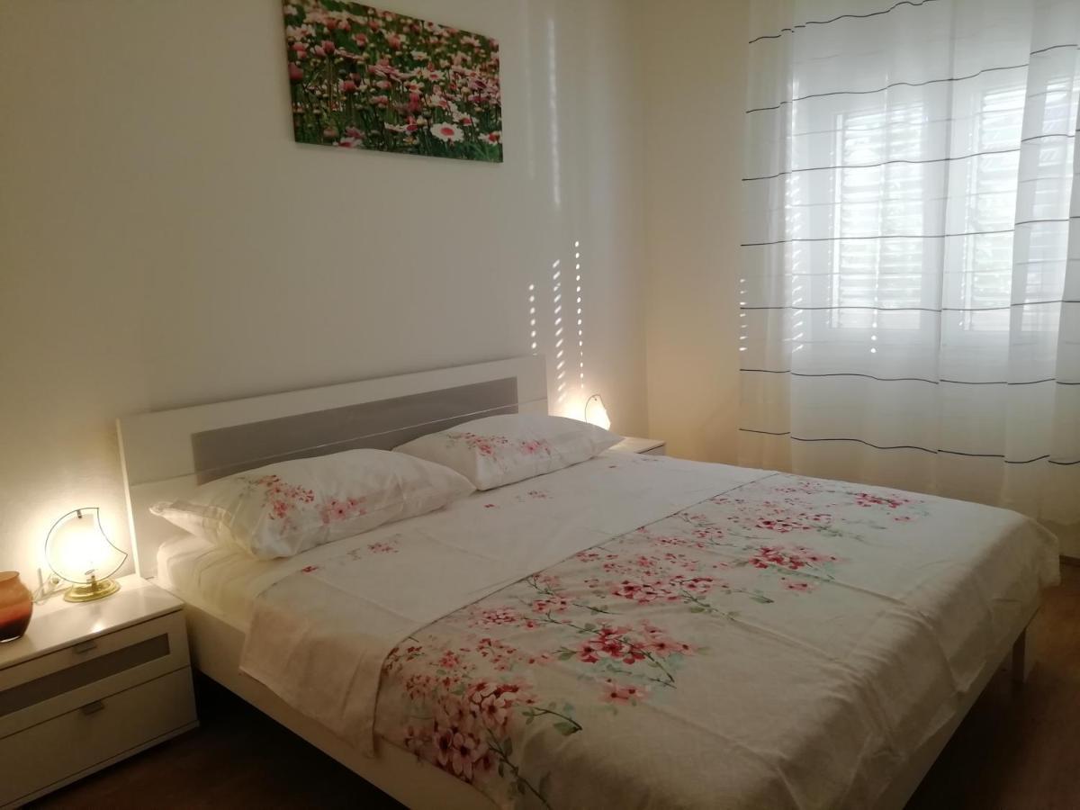 סנג' Apartments Adrialina מראה חיצוני תמונה